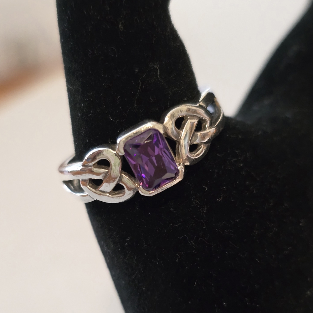 Silver 925 Celtic Knot Ring with Purple Stone.  Size11.